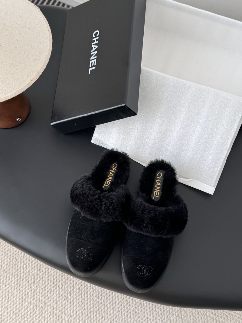 Ch**el slippers